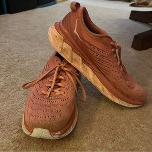 Hoka Arahi 4- size 9